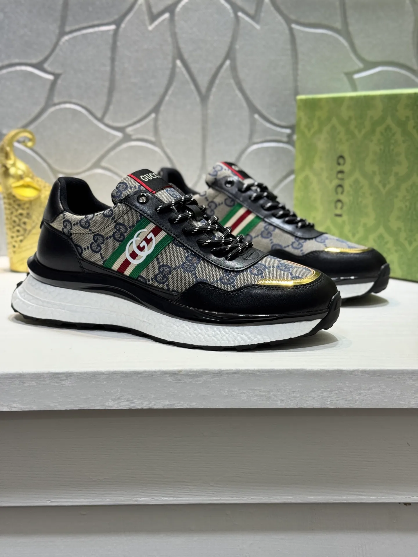 Men's shoes 💰440 [New style] 🐬🐬Original quality (Dior) latest style 🎁casual and fashionable men's shoes👟hot style💥simple and elegant style, exclusive for trendy men. Unique official website new and most brand elements👑original decoration, imported cowhide stitching with classic fabrics, fashionable and generous accessories, ✅foamed TPU wear-resistant** outsole, light and comfortable. Size: 38-44 (45 customized bye bye